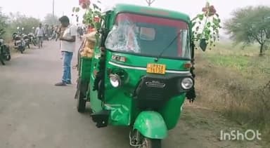 जालौन: ग्राम कनसेरा के पास आमने-सामने ऑटो रिक्शा और बाइक की हुई टक्कर, एक की मौत एक गंभीर रूप से घायल