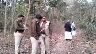 अंबिकापुर: बांसबाड़ी में फंसी पर झूलता मिला जेल प्रहरी  का शव,कोतवाली पुलिस व फॉरेंसिक की टीम जांच में जुटी