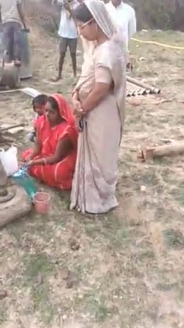 सदर प्रखंड  कॆ बडासी पंचायत मॆ महिला एंव पुरुष घाट पर  बौरीगं कीया गया ग्रामीणो मॆ खुशी का महौल है @news24indiahdlive