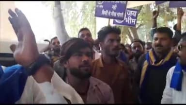 इंदौर: जूना रिसाला स्थित ग्रामीण आईजी कार्यालय पर दलित समाज के लोगों ने दिया ज्ञापन