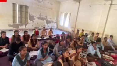 धौलपुर: राजकीय उच्च माध्यमिक विद्यालय बसई सामंता मे
छात्र छात्राओ को वितरित की परीक्षा तैयारी टिप्स की पुस्तकें