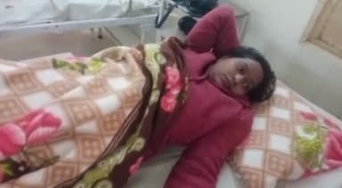 मेरठ: कलेक्ट्रेट में आमरण अनशन पर बैठी महिला की हालत बिगड़ी, कर्मचारियों ने जिला अस्पताल में कराया भर्ती