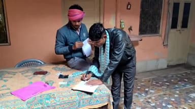 कामां: शहर में चोरों के हौसले बुलंद, कामा में घर के पास खड़ी इको गाड़ी को किया चोरी