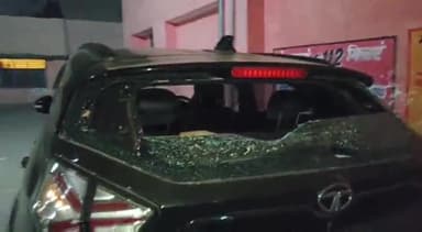 रायबरेली: अहिया रायपुर में बेखौफ दबंगों ने एक वकील के घर में घुसकर की मारपीट, गाड़ियों में की तोड़फोड़