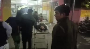 रायबरेली: सारस चौराहे पर तेज रफ़्तार कार ने खड़े ट्रक में मारी टक्कर, कार में सवार व्यापार मंडल के प्रदेश अध्यक्ष हुए गंभीर घायल