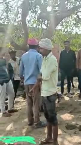 ब्लाक उसाबां थाना उसहैत क्षेत्र के ग्राम रिजोला में गुरुवार को सफाई कर्मीचारी रोस्टर के अनुसार सफाई करने गए जिसमे सफाई