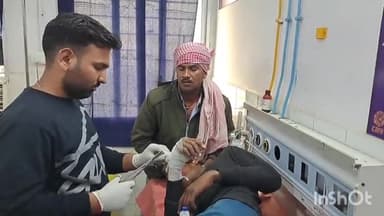 जमुई: डोमाचक गांव के पास ऑटो की टक्कर से बाइक सवार तीन युवक हुए घायल, लक्ष्मीपुर से सदर अस्पताल किया गया रेफर