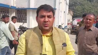 गोपालगंज: बैकुंठपुर के पूर्व विधायक मंजीत सिंह ने किसानों की समस्या को लेकर एडीएम से की मुलाकात