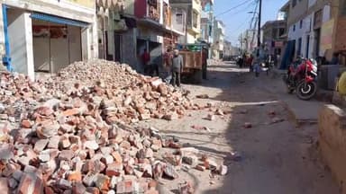 लखीमपुर: महाशिवरात्रि के मौके पर संकटा देवी रोड पर अवैध अतिक्रमण तोड़ने पर प्रशासन ने 2 दिन की लगाई रोक