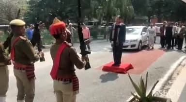 उरई: सर्किट हाउस पहुंचे अपर मुख्य सचिव, आला अधिकारियों के साथ की बैठक