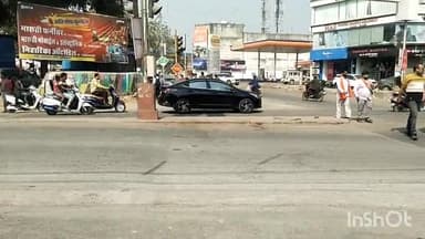 अंबिकापुर: अंबेडकर चौक पर भाजपा कार्यकर्ताओं के उग्र आंदोलन व चक्के जाम को लेकर भारी संख्या में पुलिस प्रशासन मुस्तैद