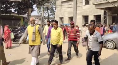 कटिहार: सदर अस्पताल स्थित जिला विकलांग पुनर्वास केंद्र को हटाने की सूचना पर दिव्यांगजन पहुंचे सिविल सर्जन के पास