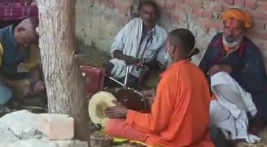 बलरामपुर समाचार चौबे बाबा स्थान ग्राम खुटेहना ग्राम पंचायत बैजपुर विकासखंड बलरामपुर में 9 फरवरी से चलने वाला अखंड राम धुन जो अवधपुरी मथुरा के संतो द्वारा किया जा रहा 18 फरवरी 2023 को हवन पूजन के बाद दोपहर के बाद होगा भंडारे का कार्यक्रम