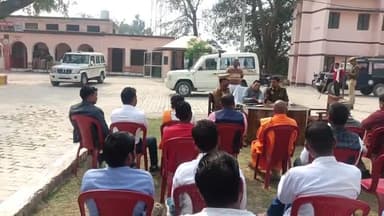 डलमऊ: डलमऊ कोतवाली परिसर में एसडीएम व सीओ की अध्यक्षता में आगामी त्यौहार को लेकर बैठक हुई आयोजित