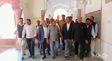 बीकानेर: उच्च न्यायालय की बेंच स्थापित करने की मांग को लेकर वकीलों ने कलेक्ट्रेट में किया प्रदर्शन