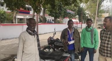 नवाबगंज: अकबरपुर मोड़ के पास जैदपुर सफदरगंज मार्ग पर सड़क हादसे में दो युवकों की हुई मौत, परिजनों ने थाने में दी तहरीर