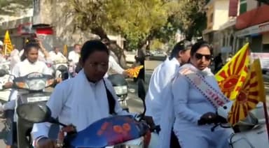 मंदसौर: महाशिवरात्रि के अवसर पर शहर के बीपीएल चौराहा सहित अन्य क्षेत्रों में ब्रह्मा कुमारी द्वारा निकाली गई विशाल वाहन रैली