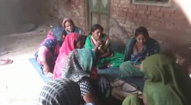 नवाबगंज: भानमऊ गांव में स्वयं सहायता समूह की महिलाओं द्वारा की गई बैठक, विभिन्न मुद्दों पर हुई चर्चा