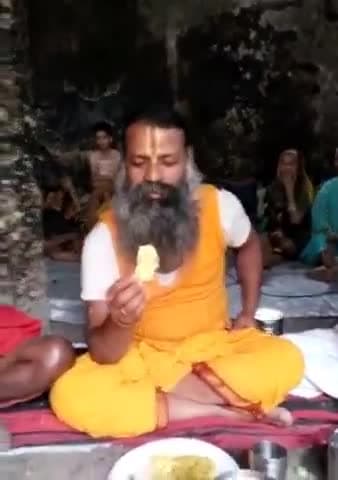 लखीसराय: चानन प्रखंड क्षेत्र की श्रृंगी ऋषि धाम में शिवरात्रि को लेकर श्रद्धालुओं की उमड़ी भीड़, भंडारा का किया गया आयोजन