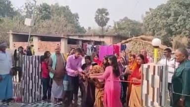 नावकोठी: टेकनपुर शिव मंदिर प्रांगण में बनकर तैयार हुआ चबूतरा, मुखिया व पूर्व मुखिया के परिजनों ने संयुक्त रूप से किया उद्घाटन