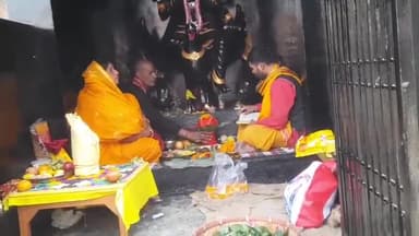 नावकोठी: नावकोठी थाना चौक पर भगवान शनि के मंदिर में प्रतिमा स्थापित,वेदाचार्य ने कराई शनि की प्राण प्रतिष्ठा