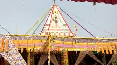 जगाधरी: हुड्डा सेक्टर 17 हाउसिंग बोर्ड कॉलोनी शिव मंदिर में महाशिवरात्रि के अवसर पर मंदिर में शिव भोलेनाथ का किया जलाभिषेक