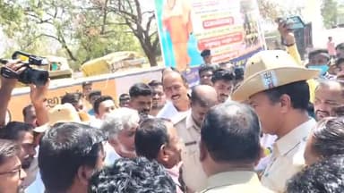 ಗದಗ: ನಗರದ ಶಿವಾನಂದ ಮಠದ ಆವರಣದಲ್ಲಿ ಕಿರಿಯ ಶ್ರೀಗಳ ಬ್ಯಾನರ್ ಅಳವಡಿಸಲು ಗದ್ದಲ