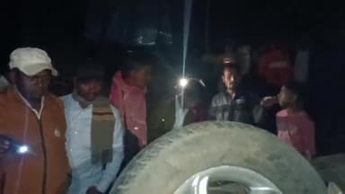 गुरुआ: प्रखंड कार्यालय के पास बारातियों से भरी स्कॉर्पियो पलटी, कई लोग हुए घायल व चालक हुआ फरार