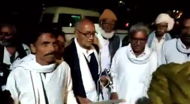 हुज़ूर: पूर्व मुख्यमंत्री दिग्विजय सिंह ने बंजारा समाज के साथ किया नृत्य