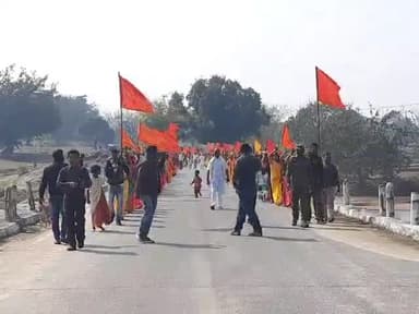 सिमडेगा: मधुबन के पालामाड़ा नदी से महाशिवरात्रि पर सैकड़ो भक्तों ने निकाली कलशयात्रा। सुरक्षा में तैनात रहे मजिस्ट्रेट और पुलिस