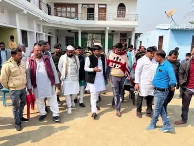 महुआ: गैसपुर चकमजाहिद में सड़क दुर्घटना में युवक की हुई थी मौत, विधायक ने पीड़ित परिवार से मिलकर जताया शोक