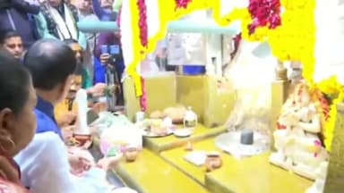 हुज़ूर: सीएम शिवराज सिंह चौहान ने महाशिवरात्रि के अवसर पर भोपाल के बड़वाले महादेव मंदिर में पहुंचकर की पूजा अर्चना