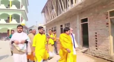 प्रतापगढ़: सांसद संगम लाल गुप्ता ने कटरा मेदनीगंज स्थित प्राचीन शिव मंदिर में वैदिक मंत्रोचार के बीच किया जलाभिषेक