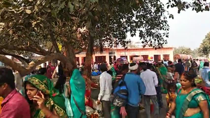 करगहर: बाबा सिद्धेश्वर नाथ धाम #करगहर में महाशिवरात्रि के दिन  भक्तों का लगा तांता। जलाभिषेक के लिए घंटो लाइन में खड़े रहे भक्त