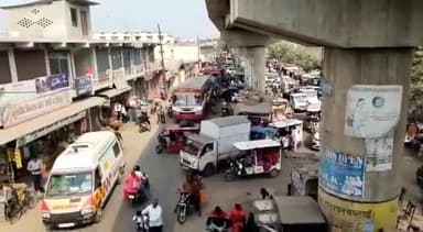 रायबरेली: बछरावां लालगंज रेलवे क्रॉसिंग में गेट की चाबी फंसने से बंद रहा घंटोंआवागमन फंसे रहे एंबुलेंस वसैकड़ों की संख्या में वाहन