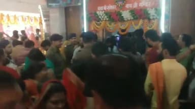 बक्सर: महाशिवरात्रि को लेकर रामेश्वर नाथ मंदिर में उमड़ी भीड़, अव्यवस्था से लोग परेशान