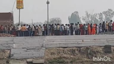 केराकत: महाशिवरात्रि पर त्रिलोचन महादेव मंदिर पर उमड़ा शिवभक्तों का जनसैलाब।