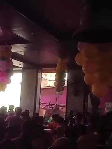 बाबा आनंदेश्वर मंदिर में शिवरात्रि के अवसर पर उमड़ी भक्तों की भीड़।
#कानपुर
#परमट﻿