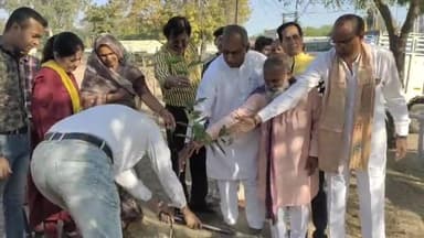 मंदसौर: अंकुर अभियान के तहत महाराणा प्रताप चौराहा अभिव्यक्ति स्थल पर विधायक, कलेक्टर व नगर पालिका अध्यक्ष ने किया वृक्षारोपण