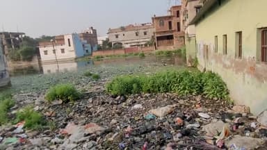 सुनये इस वार्ड के शिक्षक की समस्या जो बता रहे हैं क्यों जमा है गंदा नाला का पानी क्या दिक्कतें हैं क्यों नहीं सुनते हैं?