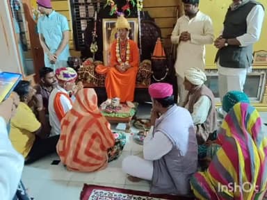 जैसलमेर: आसरी मठ जैसलमेर में महंत योगिनी धनिया नाथ ने आश्रम में गुरु व दादा गुरु की समाधियों का वैदिक मंत्रोचार के साथ किया पूजन