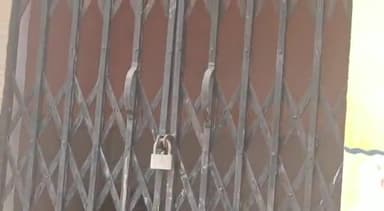 बलरामपुर समाचार दिखाने का सफेद हाथी बना सामुदायिक शौचालय सिसई विकासखंड बलरामपुर जनपद बलरामपुर उत्तर प्रदेश प्रधानमंत्री जी के ड्रीम प्रोजेक्ट स्वच्छता के प्रति भारी संवेदनशीलता को धता बताते हुए ग्राम पंचायत सिसई के ग्राम प्रधान और सचिव ने इ