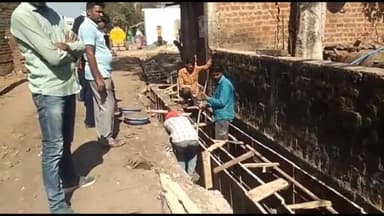 साईं खेड़ा: नगर परिषद साईखेड़ा के बाजार में कराया जा रहा नाली निर्माण कार्य