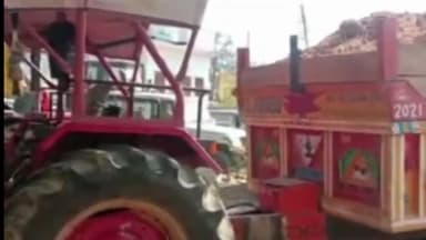शिवपुरी: करेरा तहसीलदार ने टोडा करेरा में हाईवे पर अवैध मोरम का परिवहन कर रहे ट्रैक्टर ट्रॉली को पकड़ा