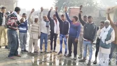 हसनपुर: गांव फतेहपुर बाटूपुरा के मुख्य मार्ग पर जलभराव की समस्या से परेशान ग्रामीणों ने किया प्रदर्शन