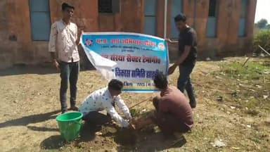 रहटगांव: नवयुवक विकास समिति झाड़बिड़ा के सदस्यों ने सीएम शिवराज के वृक्षारोपण अभियान के 2 वर्ष होने पूर्ण होने पर वृक्षारोपण किया।