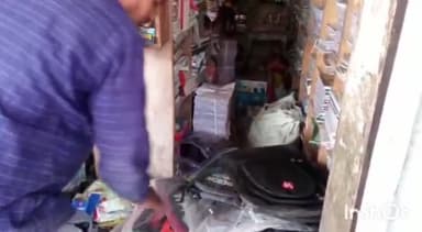 जालौन: न्यामतपुर में दो दुकानों की शटर तोड़कर सिगरेट-बीड़ी की पैकेट व ₹15 हजार नगदी चुराने के मामले में पुलिस ने दर्ज किया केस