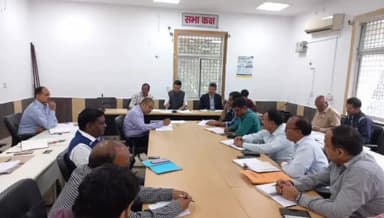 कहरा: समाहरणालय में विभिन्न विभागों से भूमि हेतु प्राप्त अधियाचना के संबंध में DM ने की समीक्षा बैठक, दिए निर्देश