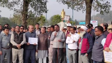 हरिद्वार: भेल में स्थापित विद्यालयों को बचाने के लिए ट्रेड यूनियनों ने भेल मैनेजमेंट और सरकार के खिलाफ किया प्रदर्शन