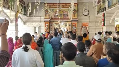 मंदसौर: सोमवती अमावस्या पर पशुपतिनाथ मंदिर में उमड़ी श्रद्धालुओं की भीड़, महिलाओं ने पति की लंबी आयु के लिए की पूजा अर्चना